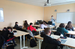 Présentation des métiers viticole devant une classe de 3e